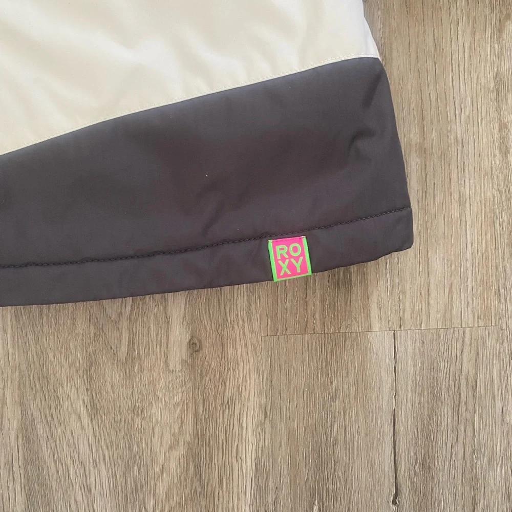 Roxy ski/snowboard jacket - Picture 8 of 11